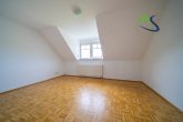 Gepflegte Maisonette-Wohnung mit Süd-Ostbalkon und traumhaftem Ausblick - Schlafzimmer