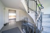 Neuwertige 3 ZKB-Wohnung mit Balkon - Treppenhaus