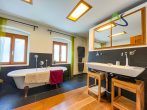 Verkauf eines außergewöhnlichen Einfamilienhauses in Wörth an der Donau - Badezimmer - OG