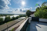 Großzügige Dachterrassenwohnung mit Südhanglage und traumhaftem Ausblick auf die Donau - bezugsfrei - Terrasse r W
